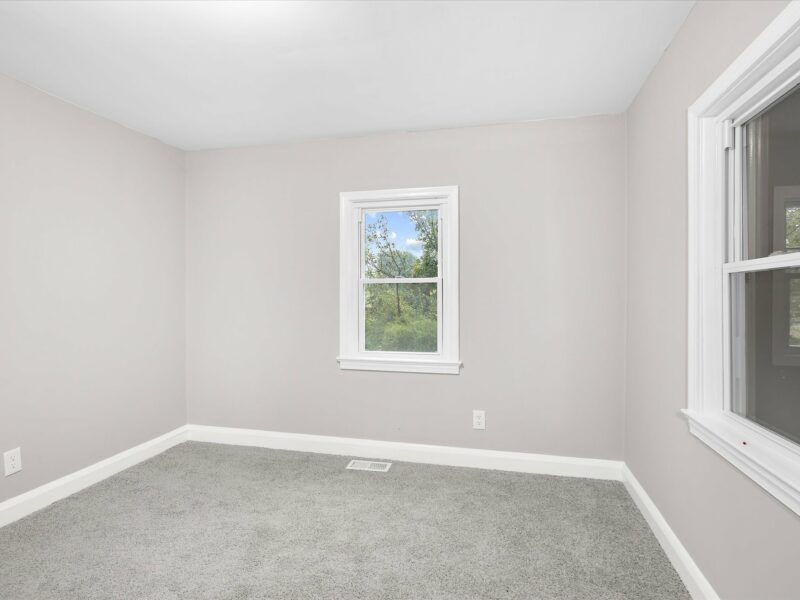 18-JMRealEstatePhotos_17411 N Seton Ave - 4