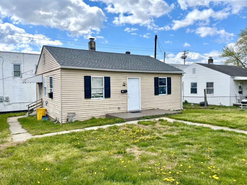 19_earhart1727-ext3