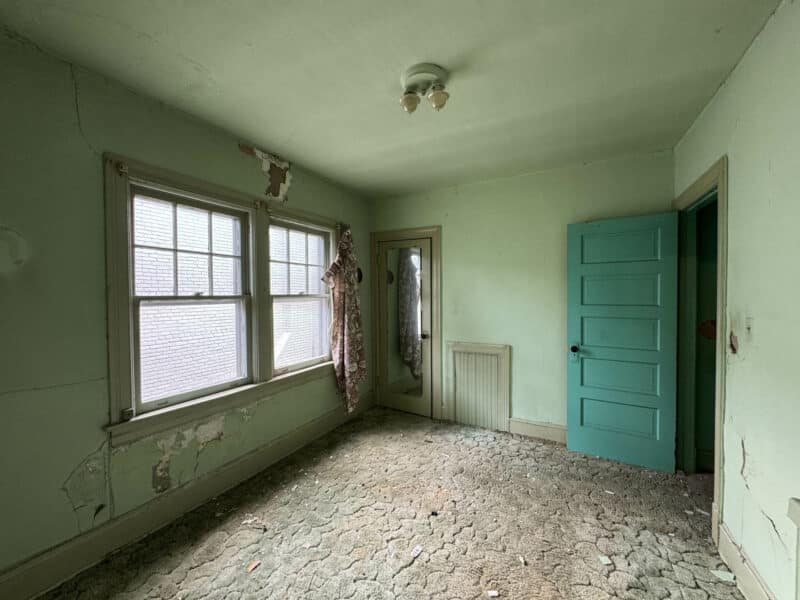 Third bedroom with chipping paint, carpet flooring, and natural light at 909 Jackson Street NE in Washington DC.