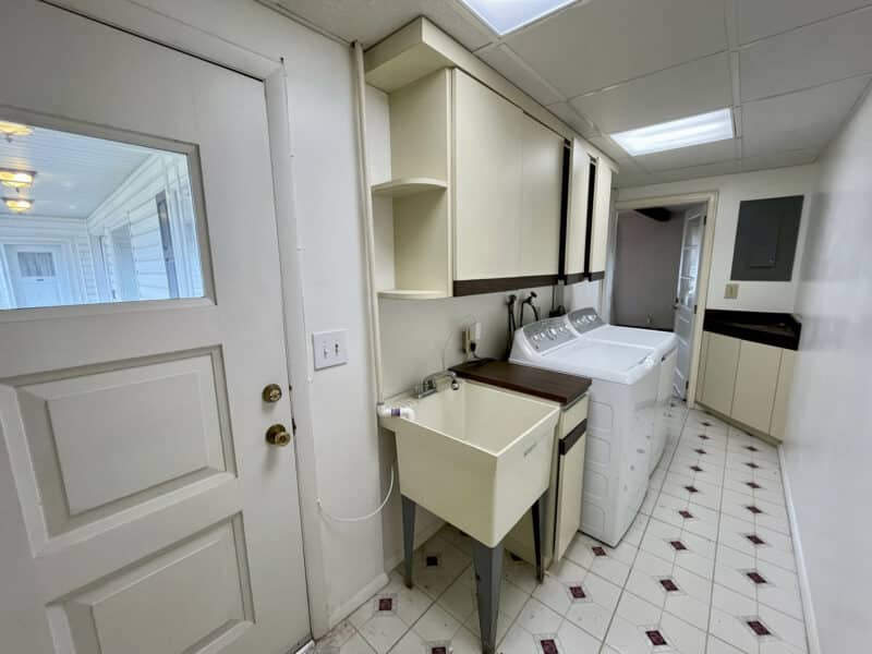 Laundry and mudroom with washer, dryer, and sink in Dundalk Farms home.