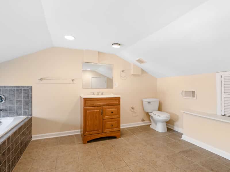 19_Hommati.com 1123 W Lombard St-32