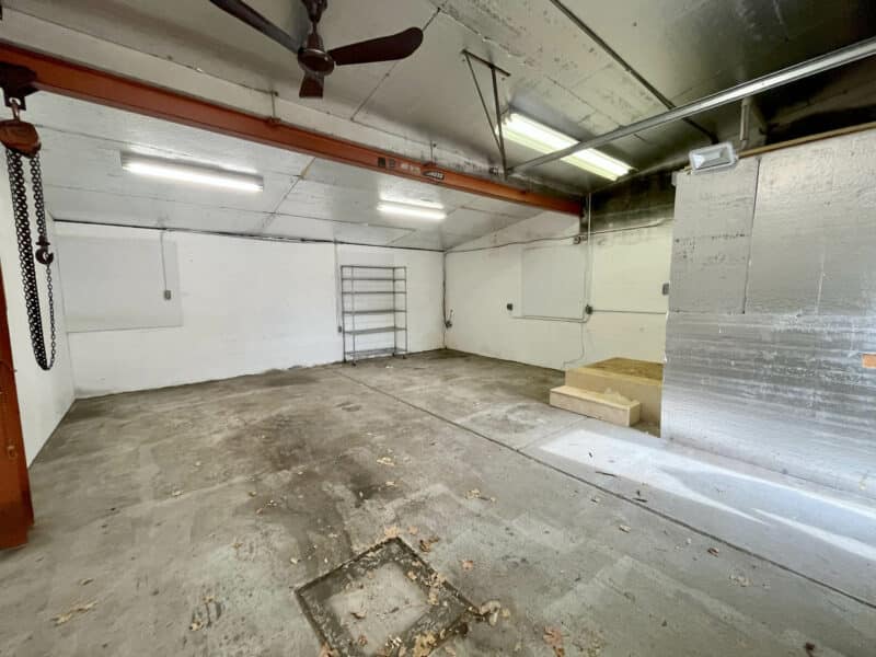 29_ridge4741-4745_interior2-garage