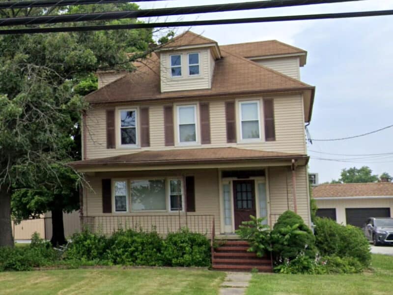 6_ridge4743_house-front-g
