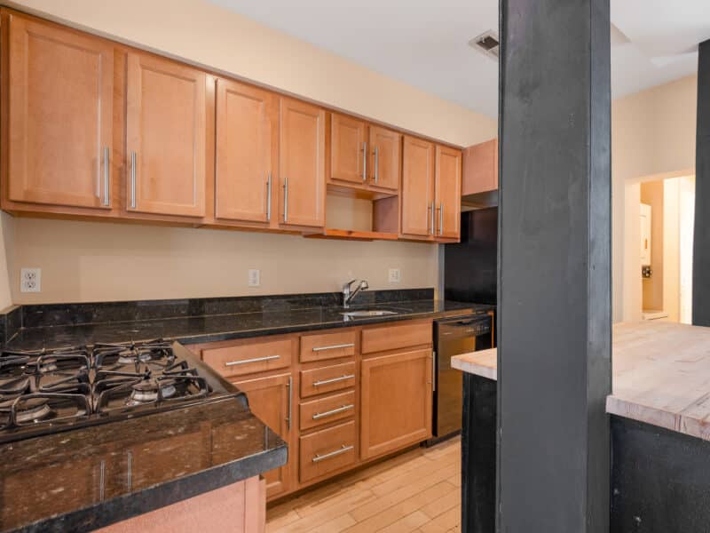 7_Hommati.com 1123 W Lombard St-16