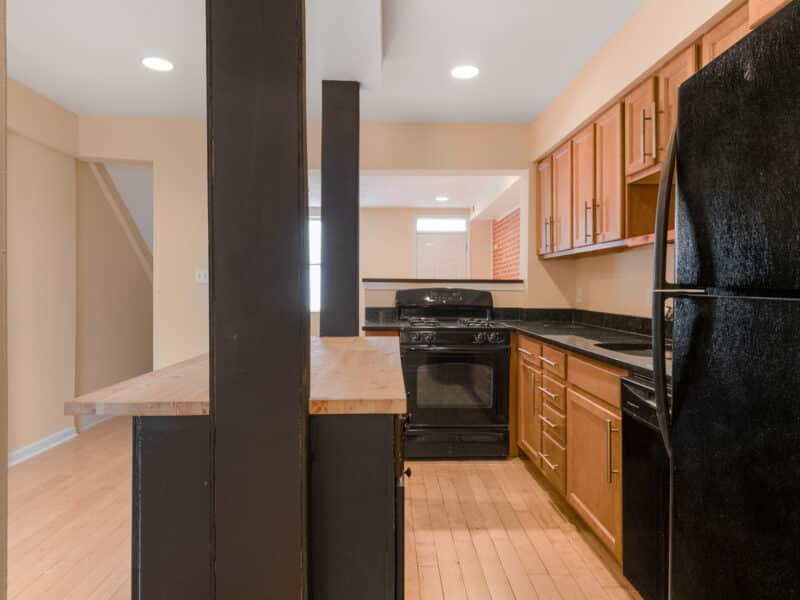 8_Hommati.com 1123 W Lombard St-18