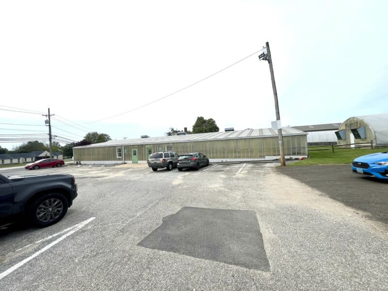 9_ridge4741-4745_parking-greenhouse4