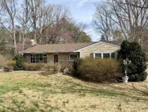 Stone and siding rancher home in Sykesville MD on large residential lot with front yard