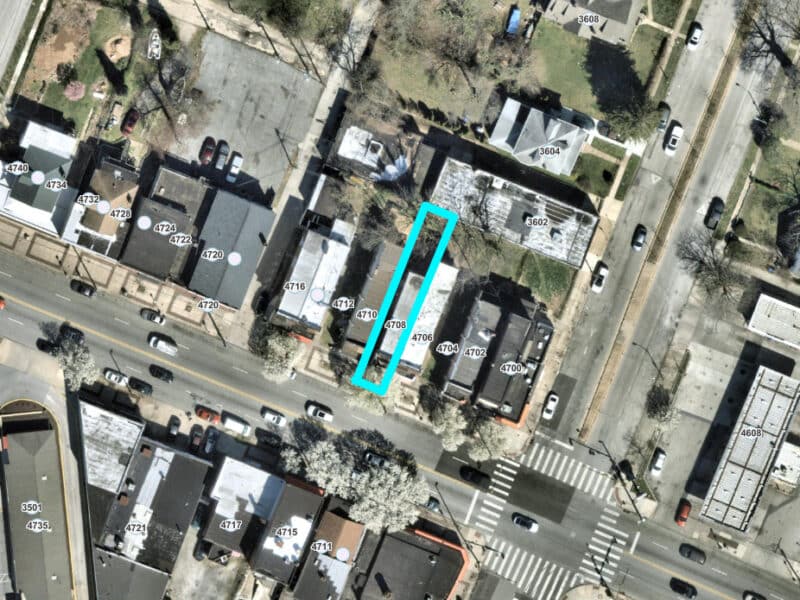 Aerial view of property with boundary outlined showing surrounding neighborhood